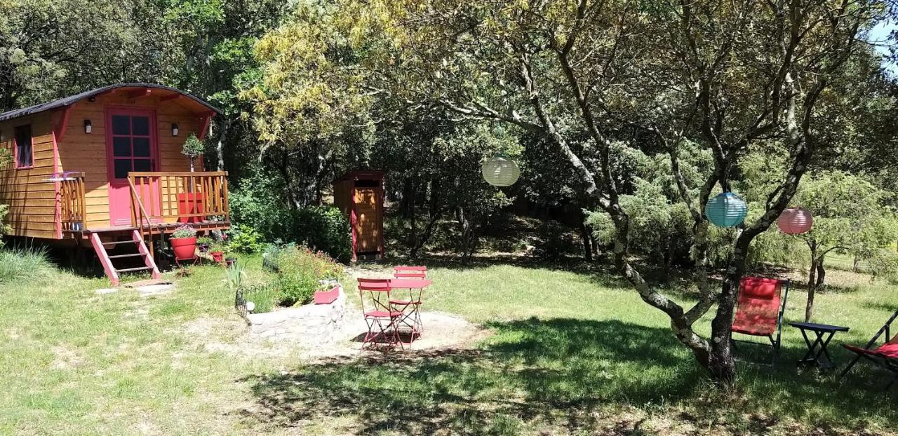 Monteils  Roulotte Romantique Chauffee En Cevennes מראה חיצוני תמונה