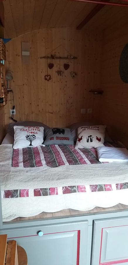 Monteils  Roulotte Romantique Chauffee En Cevennes מראה חיצוני תמונה